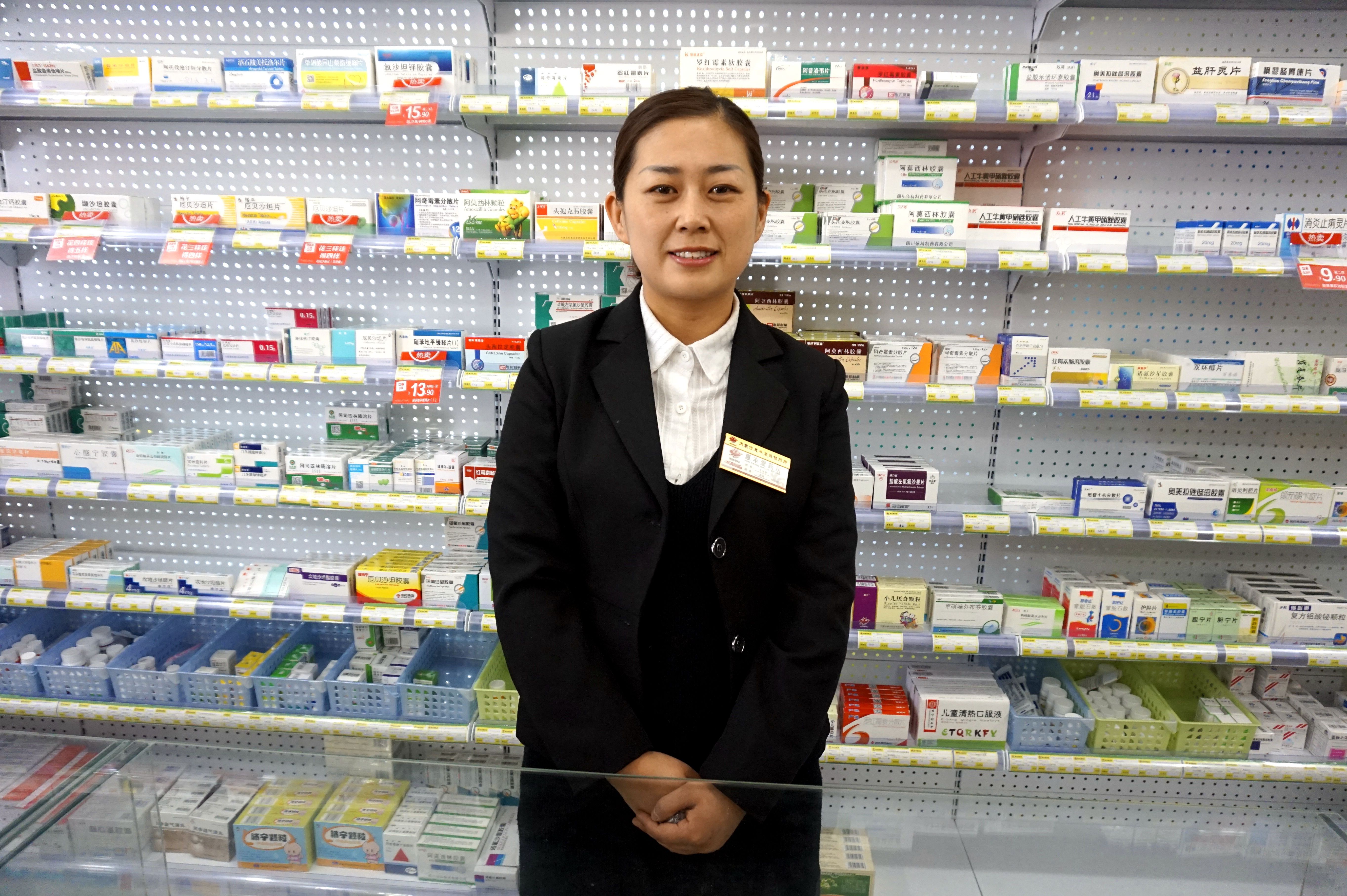 記錄內(nèi)蒙古一位85后藥店店長(zhǎng) 王永芳一天的生活 (圖集)